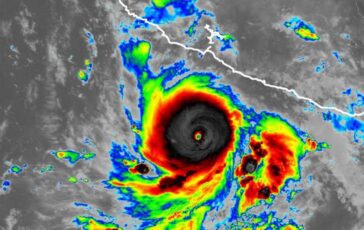 Messico uragano Polo si rafforza potrebbe diventare catastrofico 364x230