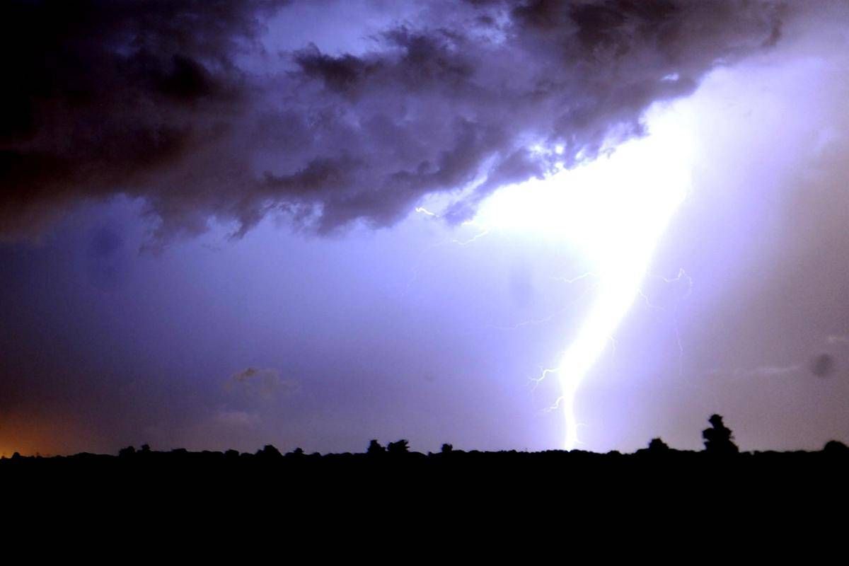 Meteo, ecco i temporali: giù le temperature ma nel weekend torna già il sole