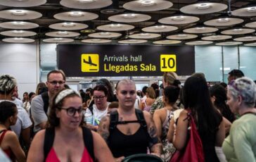 Migranti Viminale proroga di 15 giorni controlli a frontiere con la Spagna 364x230