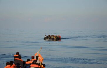 Migranti crollo di arrivi a Lampedusa. Il sindaco 100mila nel 2023 questanno 10mila 364x230
