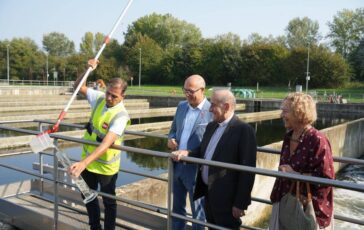 Milano Mons. Delpini incontra lavoratori MM a depuratore Nosedo 364x230