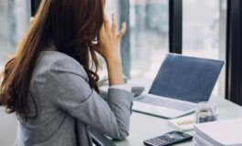 Molestie sul lavoro anche carezze e confidenze non richieste possono essere risarcite 265x160