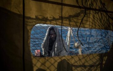 naufragio nel mediterraneo sea watch sei migranti dispersi tre sono bambini 2