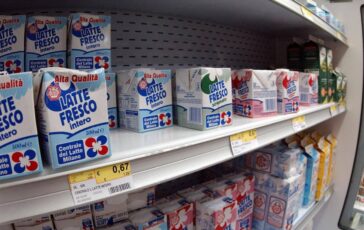 Nei supermercati e caccia ai prodotti scontati il peso del caro vita sulla spesa degli italiani 364x230
