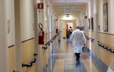 Neonato muore poche ore dopo la nascita a Perugia indagati 22 operatori sanitari 364x230