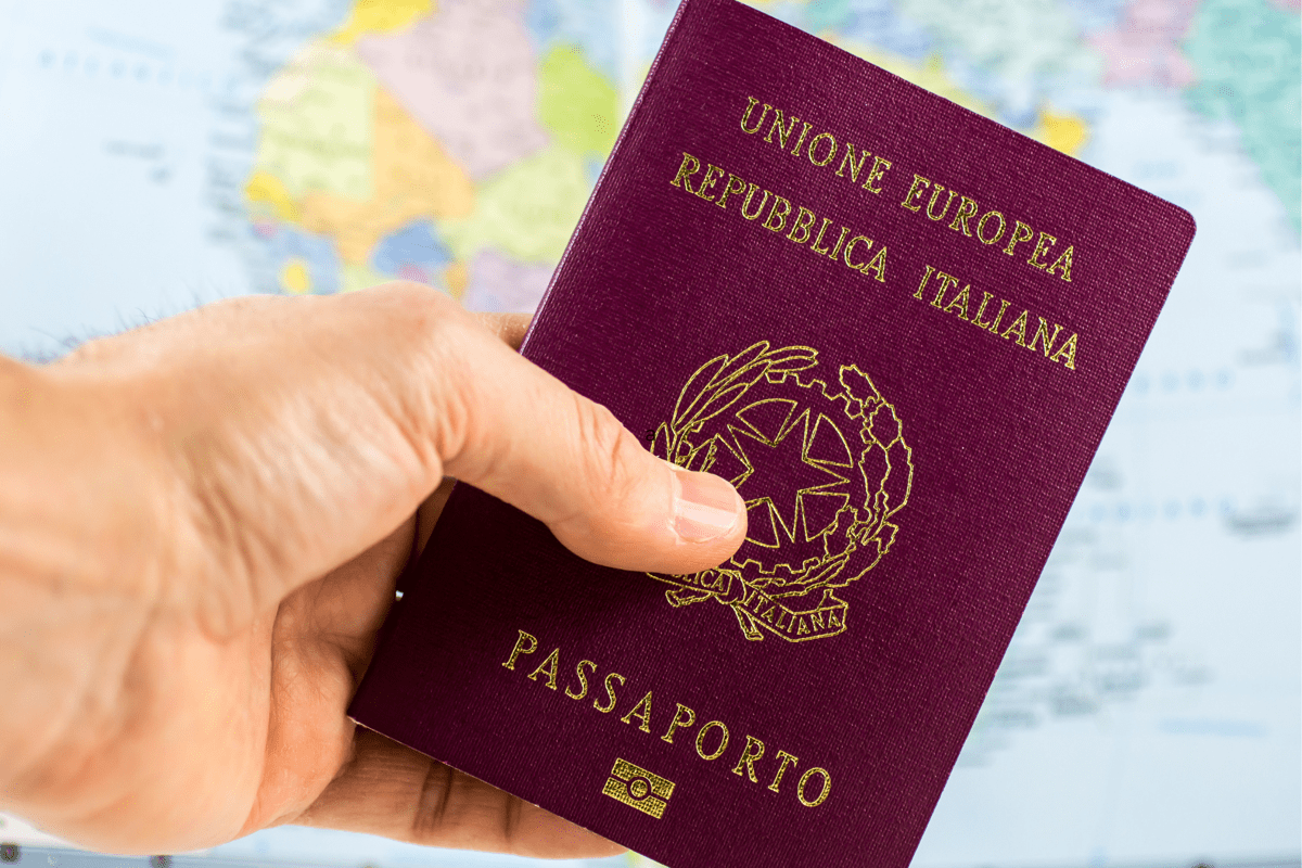Non capisce l'italiano, il sindaco 'congela' la consegna della cittadinanza