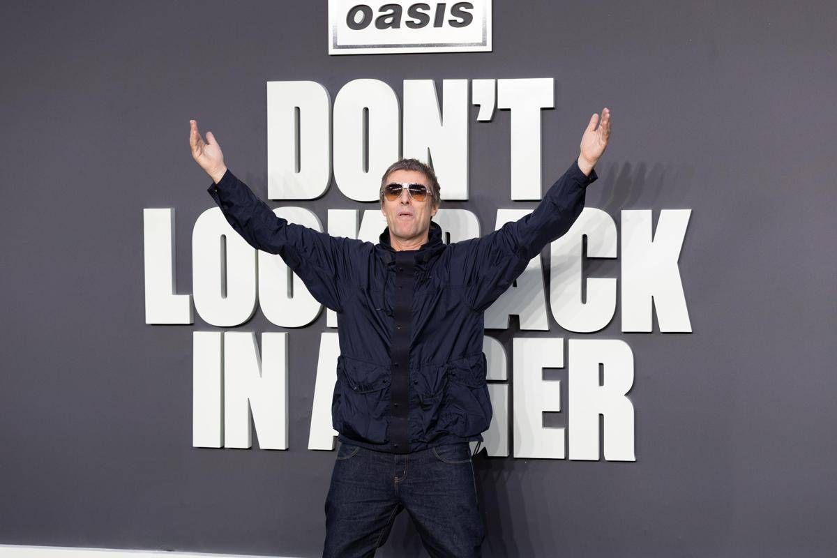 Oasis a Roma, Liam Gallagher scatenato sui social: le risposte (surreali) ai fan