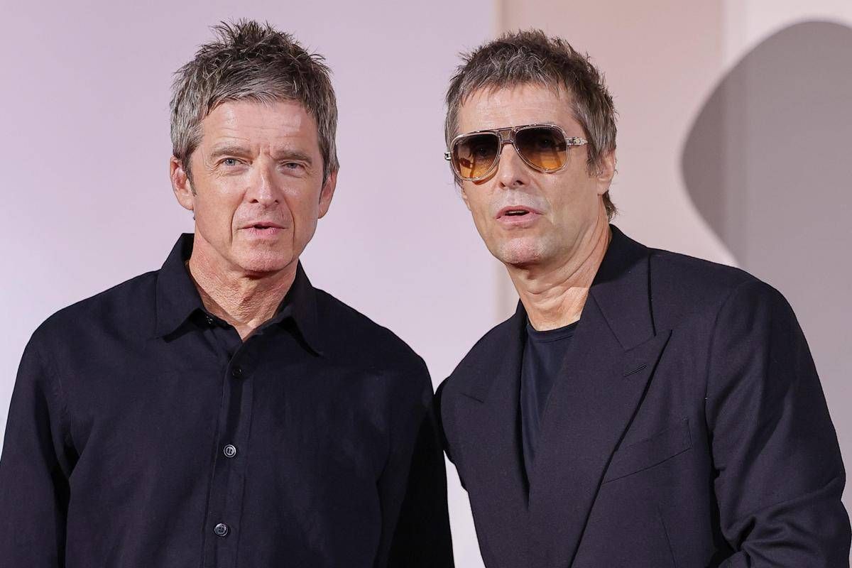 Oasis in tour, la guerra dei biglietti e i messaggi di Liam Gallagher: "Buona fortuna. Siate gentili e non cattivi"