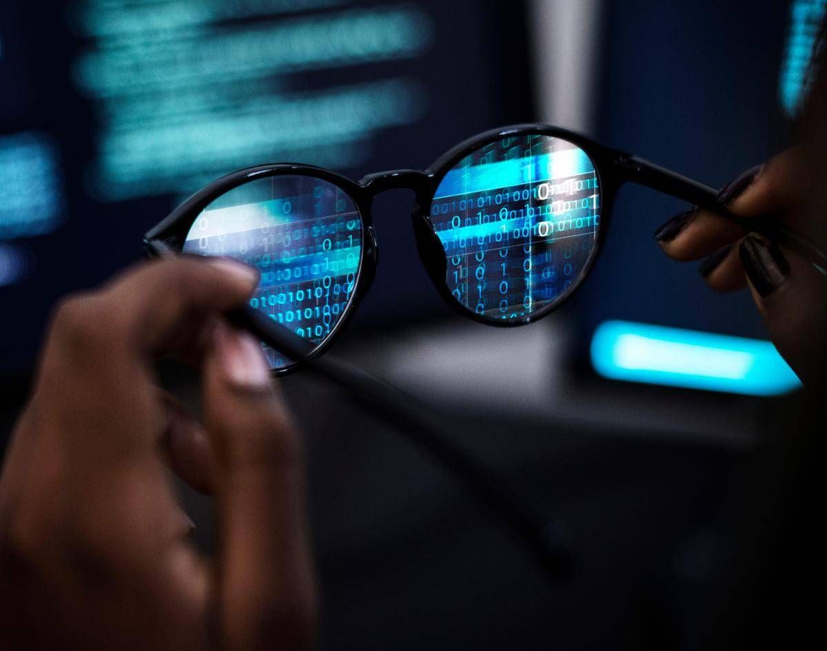 Occhiali smart Meta nel mirino della Privacy, il Garante: "Seguiamo con attenzione"
