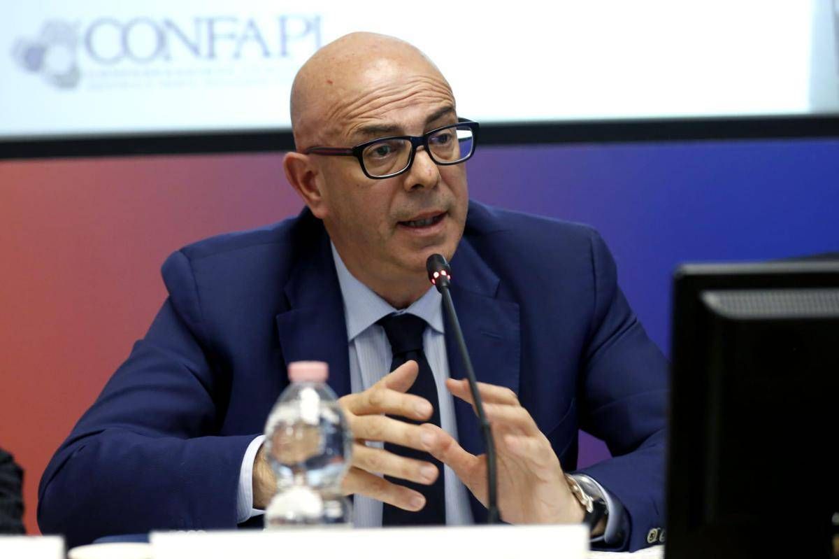 Ora solare, Napoli (Confapi): "Meglio ora legale permanente, benefici per pmi"