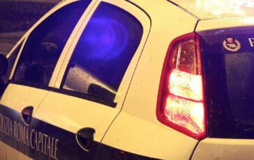 Ostia autocarro danneggia ponte sulla via del Mare traffico in tilt a Roma Sud 364x230
