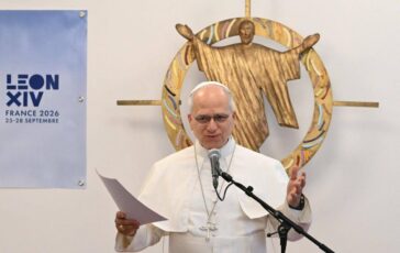 Papa Leone XIV in Francia il messaggio da Parigi La storia non e scritta da chi si impone 364x230