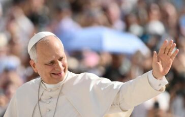Papa Leone compie 71 anni gli auguri dal mondo 364x230