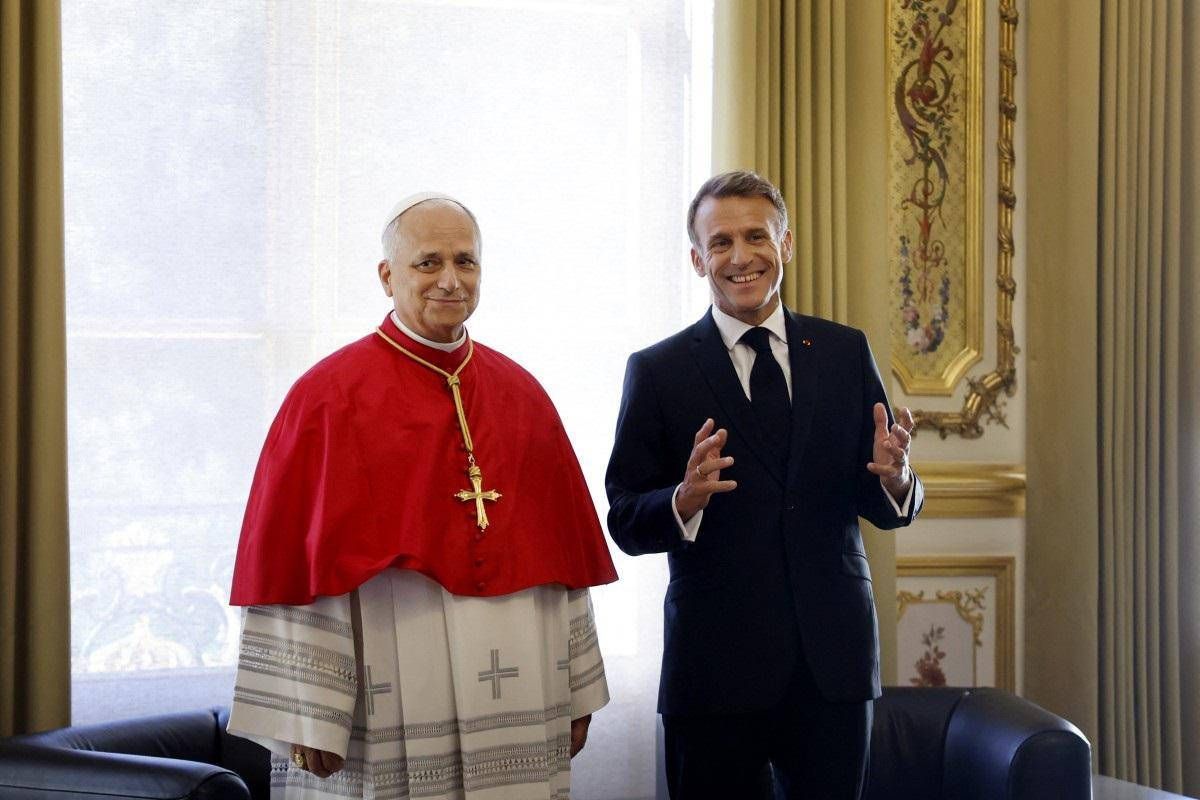 Papa: "Stop a corsa armamenti, possesso armi nucleari non è garanzia di sicurezza". Macron: "La Francia è dalla parte della pace"