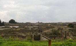 Pompei si finge guida turistica e abusa di un 17enne in domus chiusa al pubblico arrestato guardiano del Parco 265x160