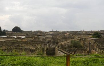 Pompei si finge guida turistica e abusa di un 17enne in domus chiusa al pubblico arrestato guardiano del Parco 364x230