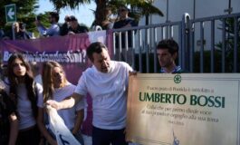 Pontida Lega intitola pratone a Bossi. Salvini accolto da ovazione Si vince uniti 265x160