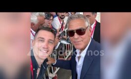 Prende due settimane di ferie per scattarsi selfie con le star a Venezia 2026 ce lacchiappavip 265x160