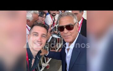 Prende due settimane di ferie per scattarsi selfie con le star a Venezia 2026 ce lacchiappavip 364x230