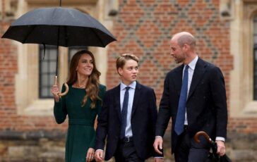 Principe George primo giorno di college a Eton accompagnato da mamma Kate e papa William 364x230