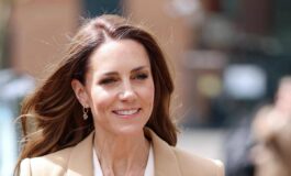 Principessa Kate Middleton a sorpresa nellospedale dove curo cancro ringrazia medici e incontra pazienti 265x160
