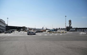 principio di incendio aereo easyjet aeroporto malpensa momentaneamente chiuso 2