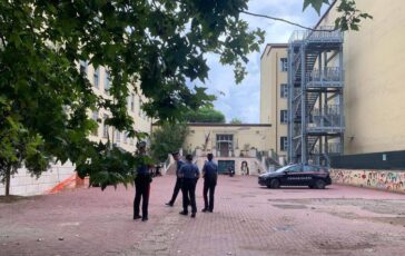 Prof accoltellata a Roma da studente 13enne la vittima in ospedale Che spavento non me lo aspettavo 364x230