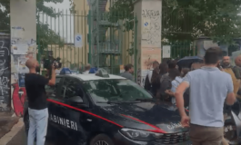 Prof accoltellata a Roma la testimonianza di uno studente Il 13enne indossava casco ha colpito con coltello e con due pugni 265x160