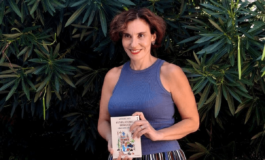 Prof accoltellata la scrittrice Auci Anchio minacciata in classe avevo tolto un cellulare 265x160