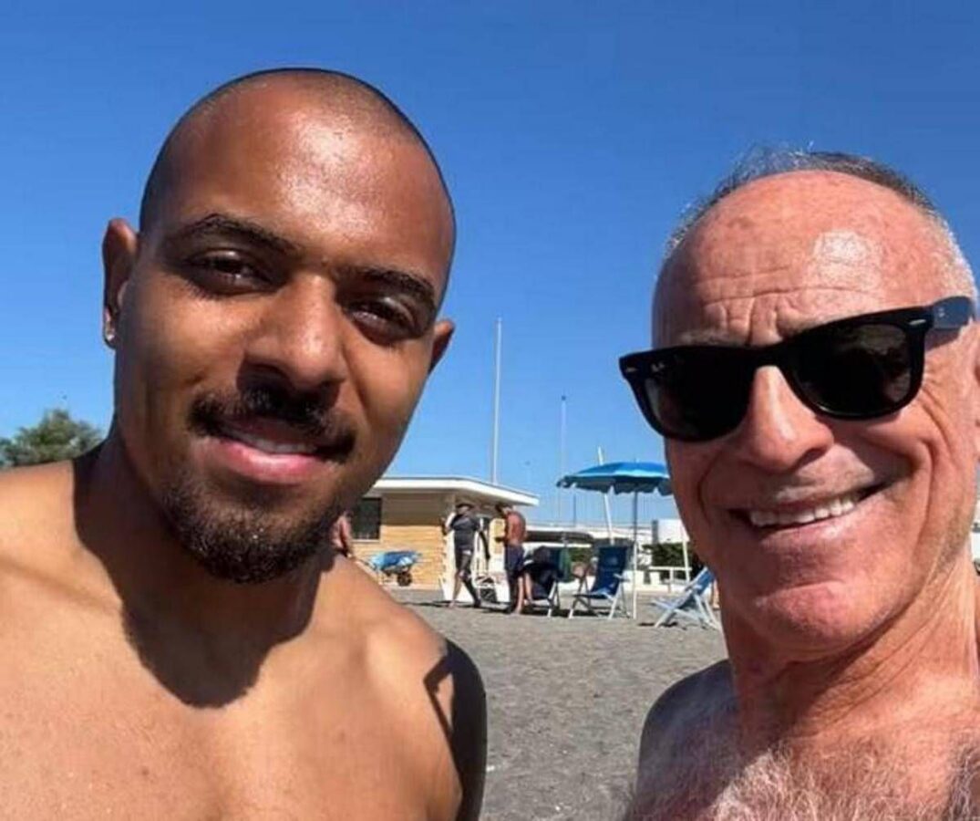 Relax vista gol: Malen in spiaggia a Ostia e poi a Trigoria per l'allenamento