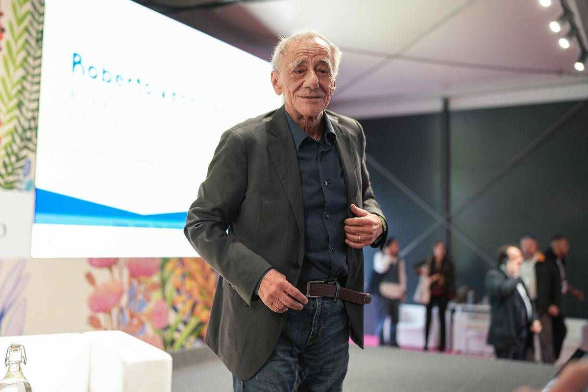 Roberto Vecchioni, concerto annullato a Salerno per "motivi di salute"