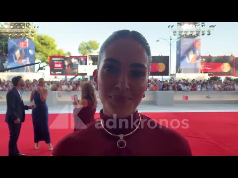 Rocío Muñoz Morales returns to the Venice red carpet