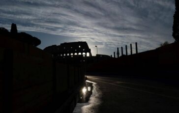 Roma nella notte incidente al Colosseo muore operaio di 22 anni 364x230