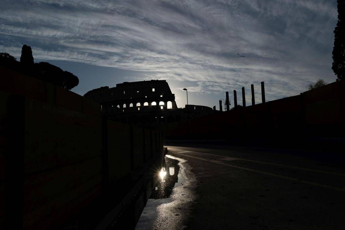 Roma, nella notte incidente al Colosseo: muore operaio di 22 anni