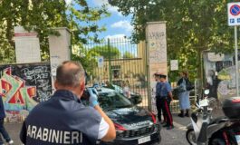 Roma studente 13enne spruzza spray urticante e accoltella la prof vittima non in pericolo di vita 265x160