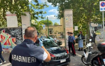 Roma studente 13enne spruzza spray urticante e accoltella la prof vittima non in pericolo di vita 364x230