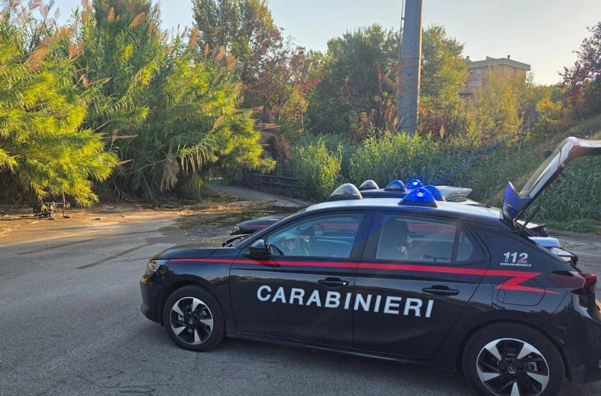 Roma, trovato cadavere in un parco di Tor Sapienza: sul corpo ferite da arma da taglio