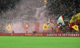 Saluti romani in curva Sud durante Roma Atalanta allOlimpico 14 identificati 265x160