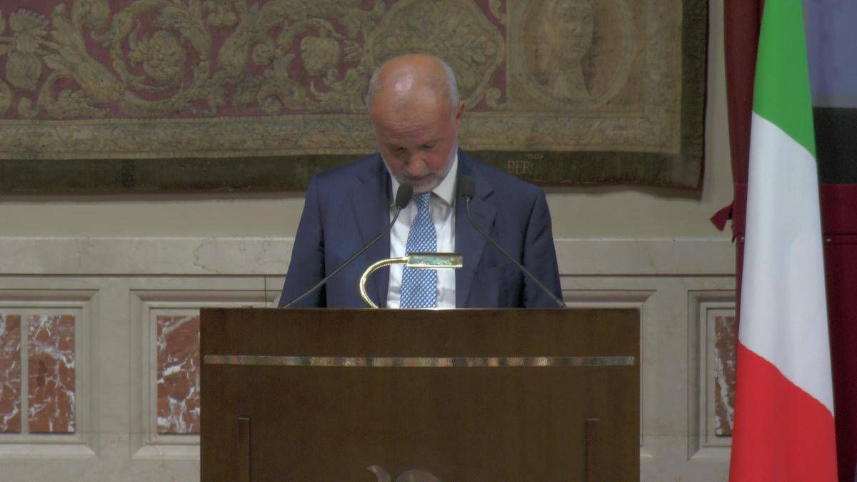 Schillaci: "Farmaci equivalenti chiave per la sostenibilità del Ssn, lavoriamo a governance moderna ed efficiente"