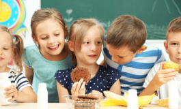 Scuola limmunologo salute e concentrazione dipendono da qualita pasti e da snack nello zaino 265x160