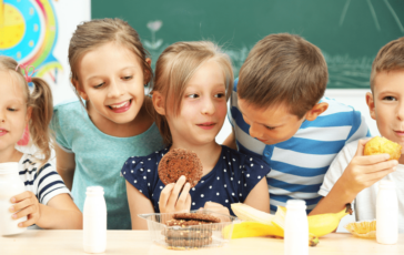 Scuola limmunologo salute e concentrazione dipendono da qualita pasti e da snack nello zaino 364x230