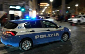 Sequestrato per una notte picchiato e rapinato arrestati due giovani a Bologna 364x230