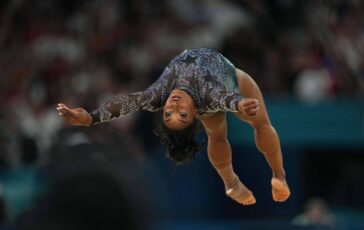 Simone Biles tre uomini mascherati in casa e Porsche rubata 364x230