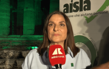Sla Esposito Aisla La luce verde e una voce potente che racconta la nostra comunita 364x230