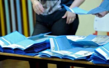 Sondaggio politici Pd piu vicino a Fratelli dItalia. Vannacci sale ancora 364x230