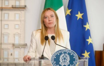 Sondaggio politico Fratelli dItalia cresce e allunga giu Pd e M5S 364x230