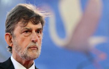 Spenga il telefono Nanni Moretti interrompe la proiezione a Venezia 364x230