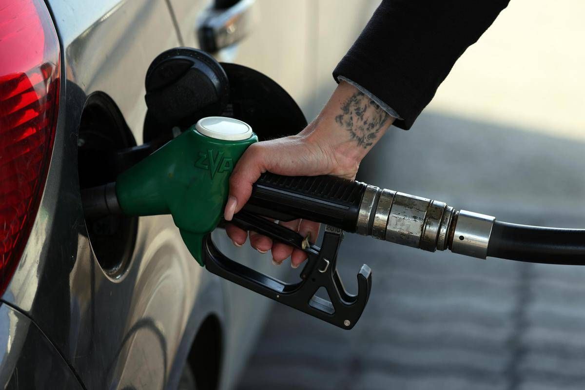 Tabarelli: "Senza stop alla guerra, carburanti a 2,5 euro al litro e boom bollette gas"