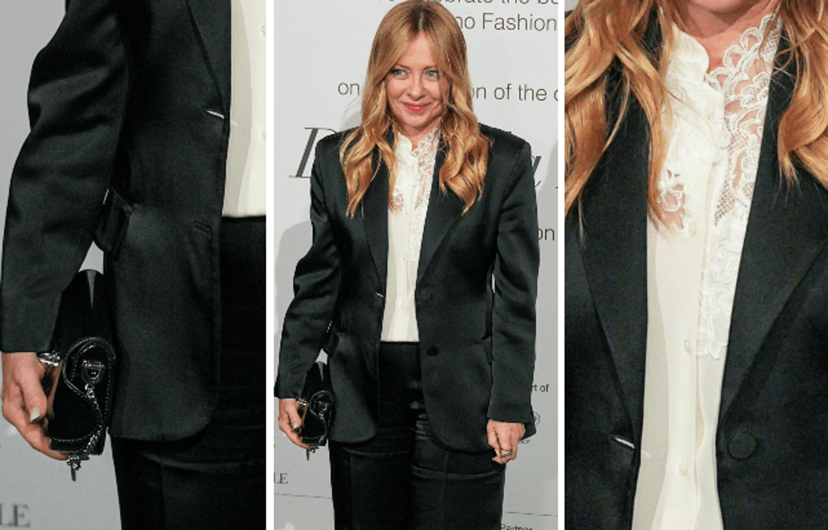 Tailleur nero e camicia bianca, alla cena della Fashion Week Meloni sceglie Ermanno Scervino