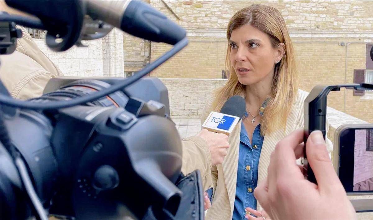 'Ti auguro stessa fine Mussolini', donna indagata per post contro consigliera Fdi Perugia